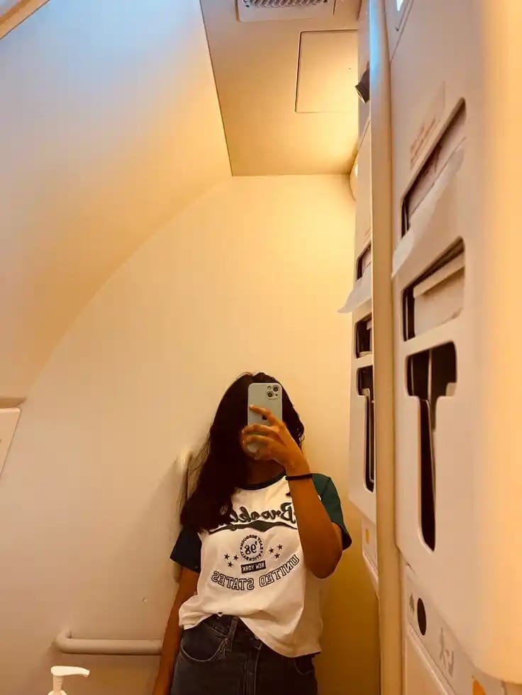 Attractive Instagram Hidden Face Girl Pic