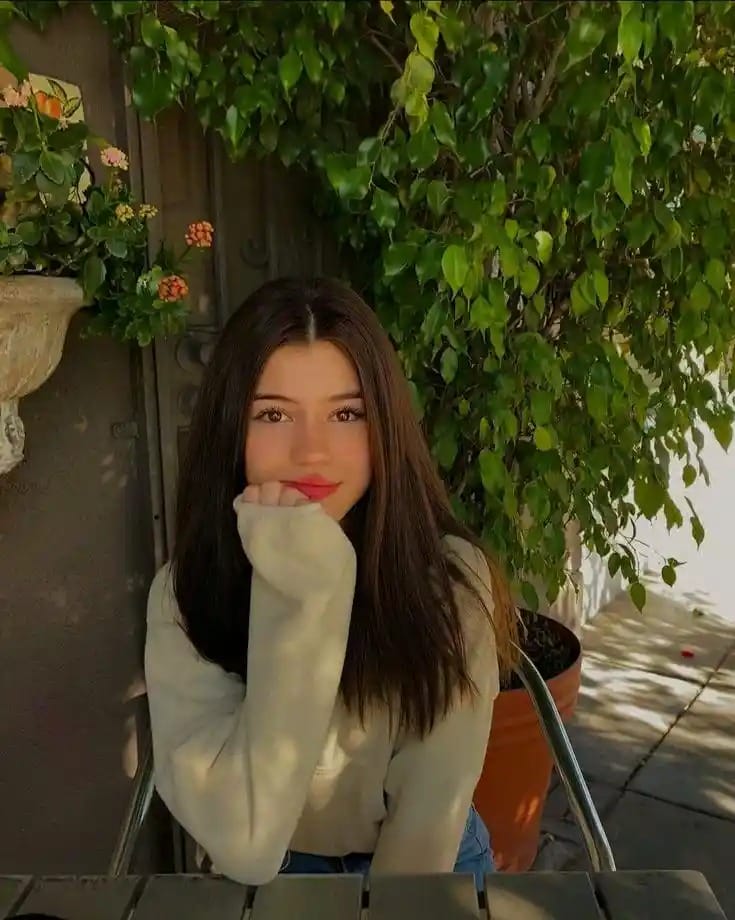 Beautiful Girl Photo