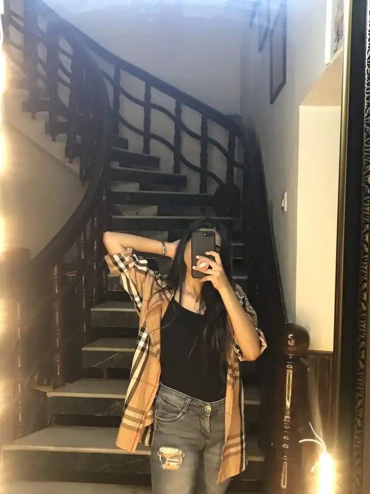Beautiful Hide Face Girl Pic For Instagram