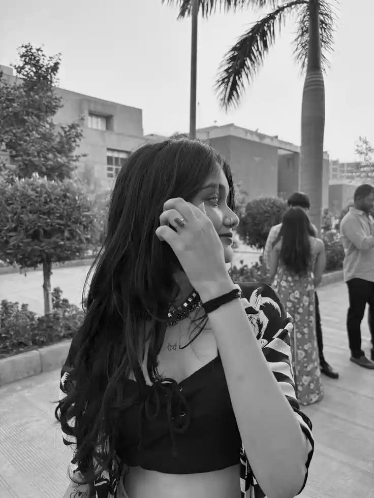 Black Hidden Face Girl Pic For Instagram