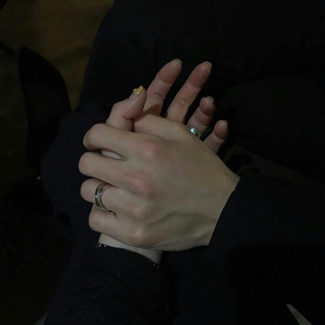 Couple Hand Pic