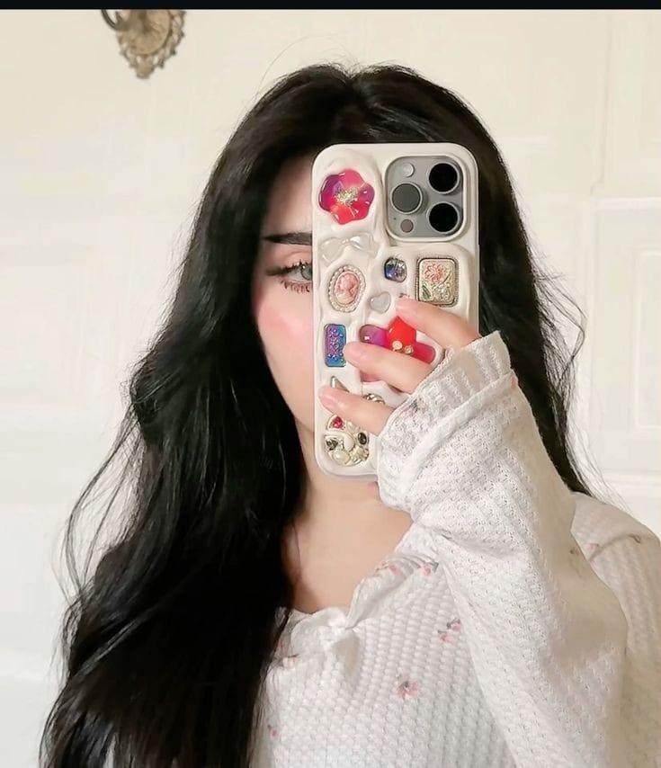 Cute Girl DP hide face