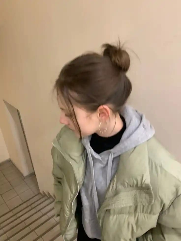 Cute Girl Hide Face Pic For Instagram