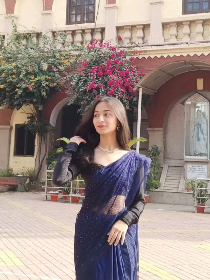 Cute Stylish Saree Girl DP
