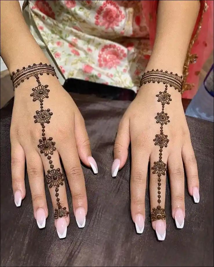 Girl Cute Mehndi DP