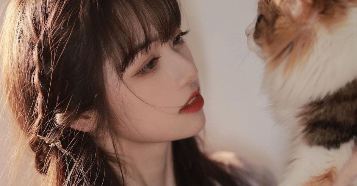 Girl With Cat DP