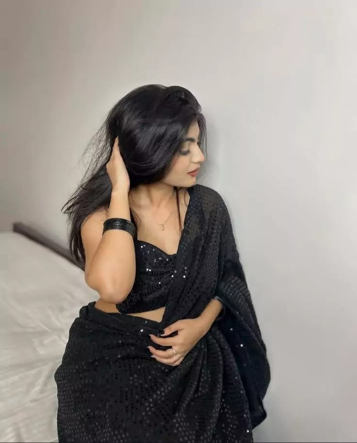 Girl in Saree Hidden Face