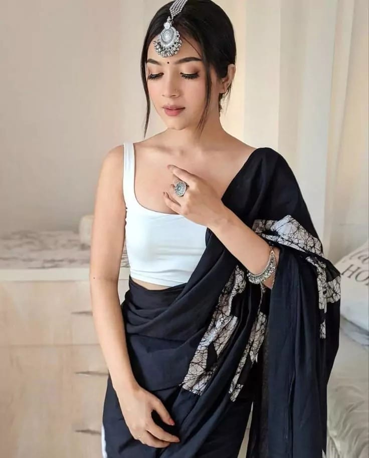 Girls DP in Saree