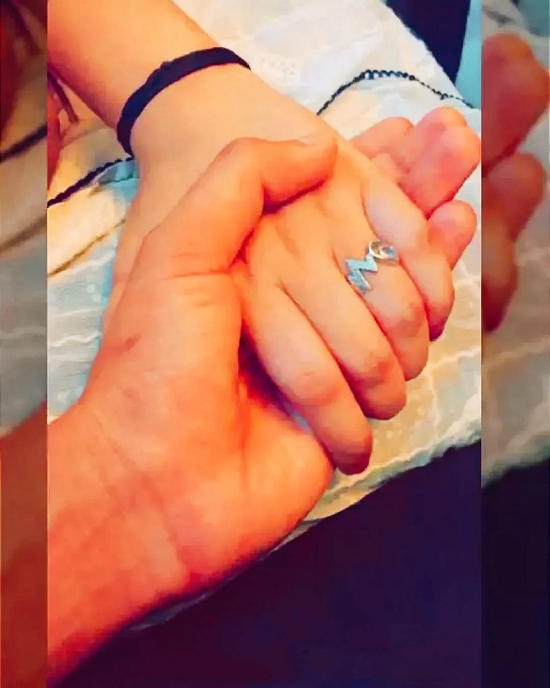 Hand Pic Couple Real