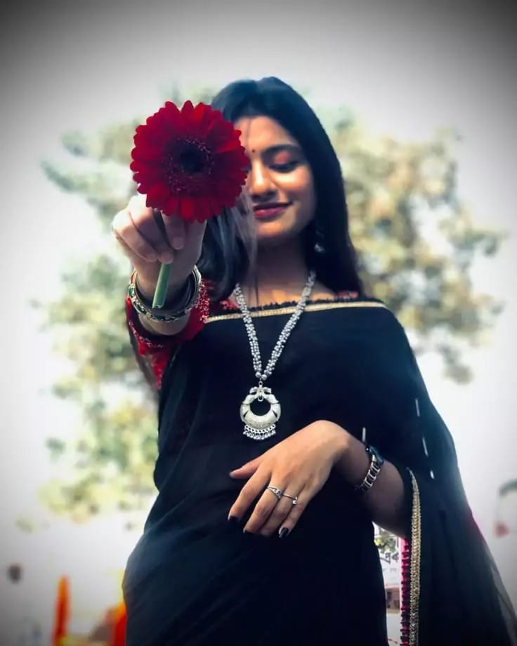 Hide Face Saree Girl DP