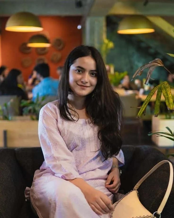 Indian Real Simple Girl Image