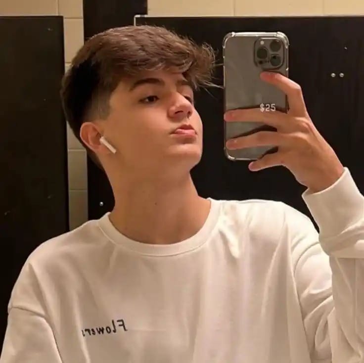 Mirror Selfie Dp Boys For WhatsApp
