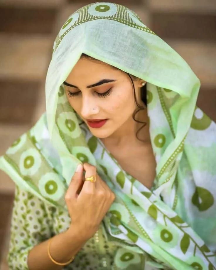 Normal Simple Islamic Girl Pic