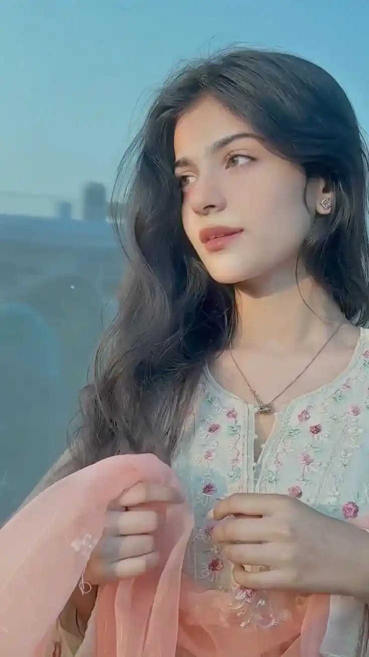 Pyari Ladki Ka Photo