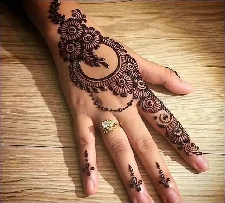 Simple Mehndi Design Pic