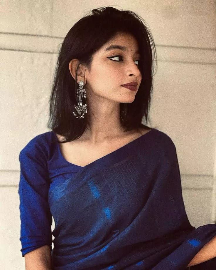 Simple Saree Girl DP