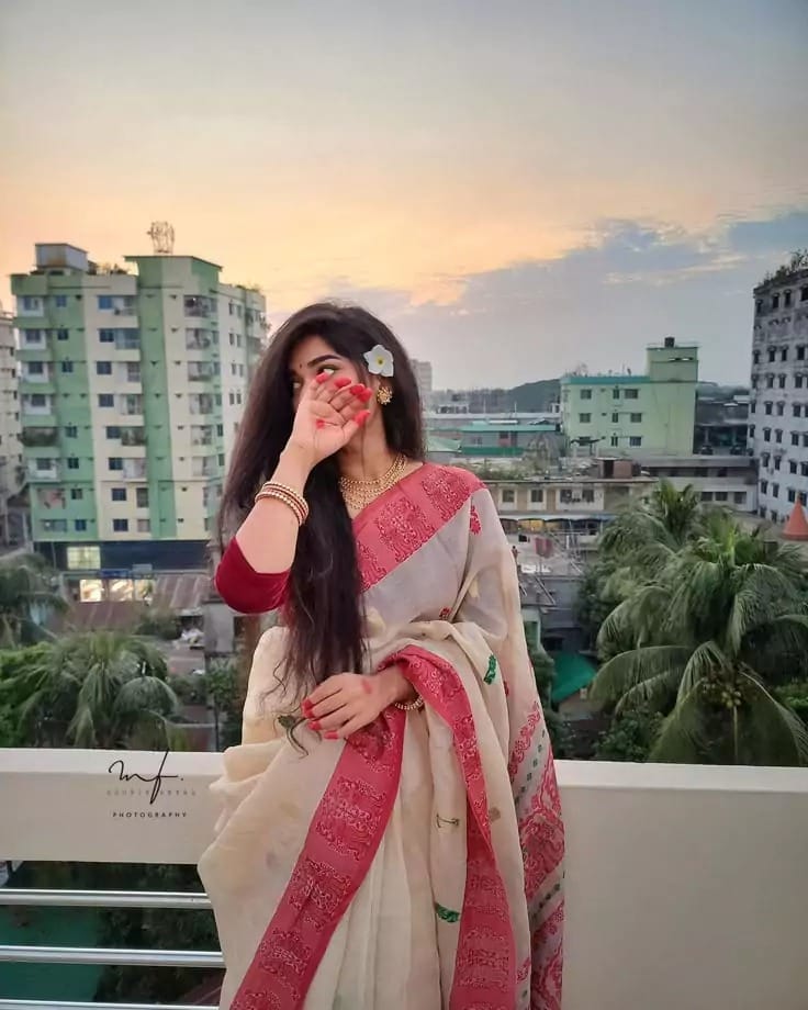 Stylish Saree Girl DP
