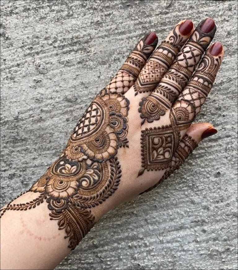 simple back hand mehndi design for beginners