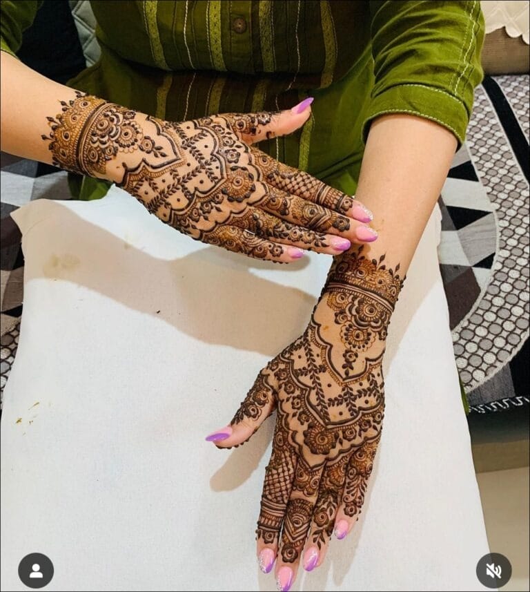 simple back hand mehndi design